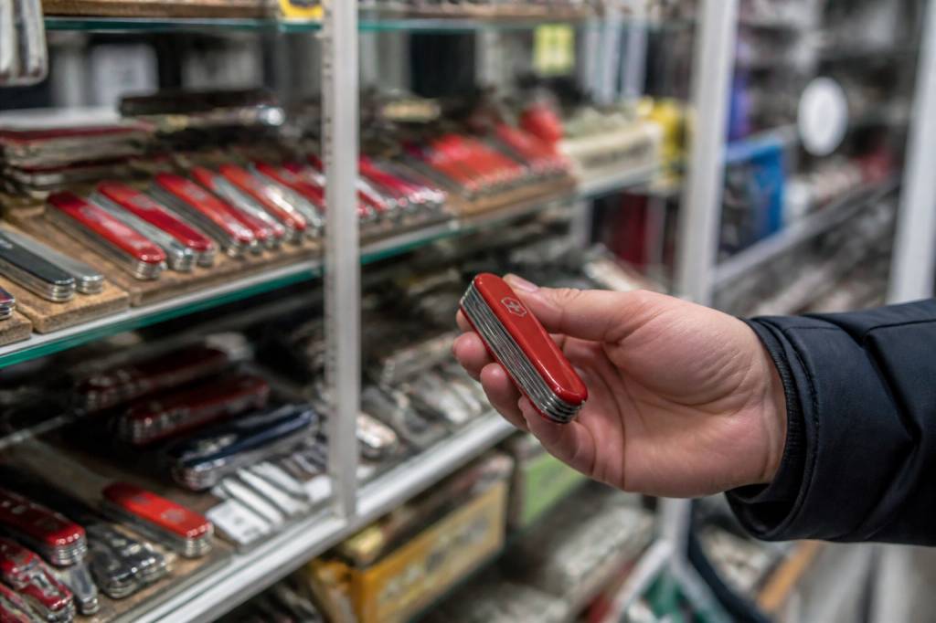 Ou trouver un couteau suisse à Paris : les magasins à connaître pour un achat pratique